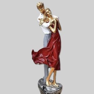 Romantic Valentine Couple Statue
